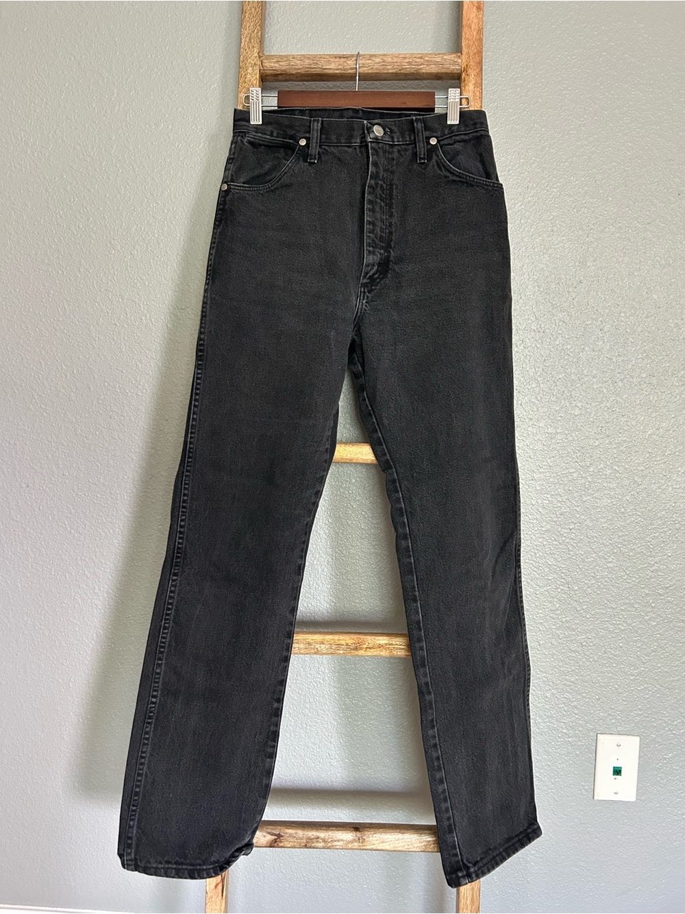 Wrangler Women’s Straight-Leg Jeans in Black - Picture 2 of 6